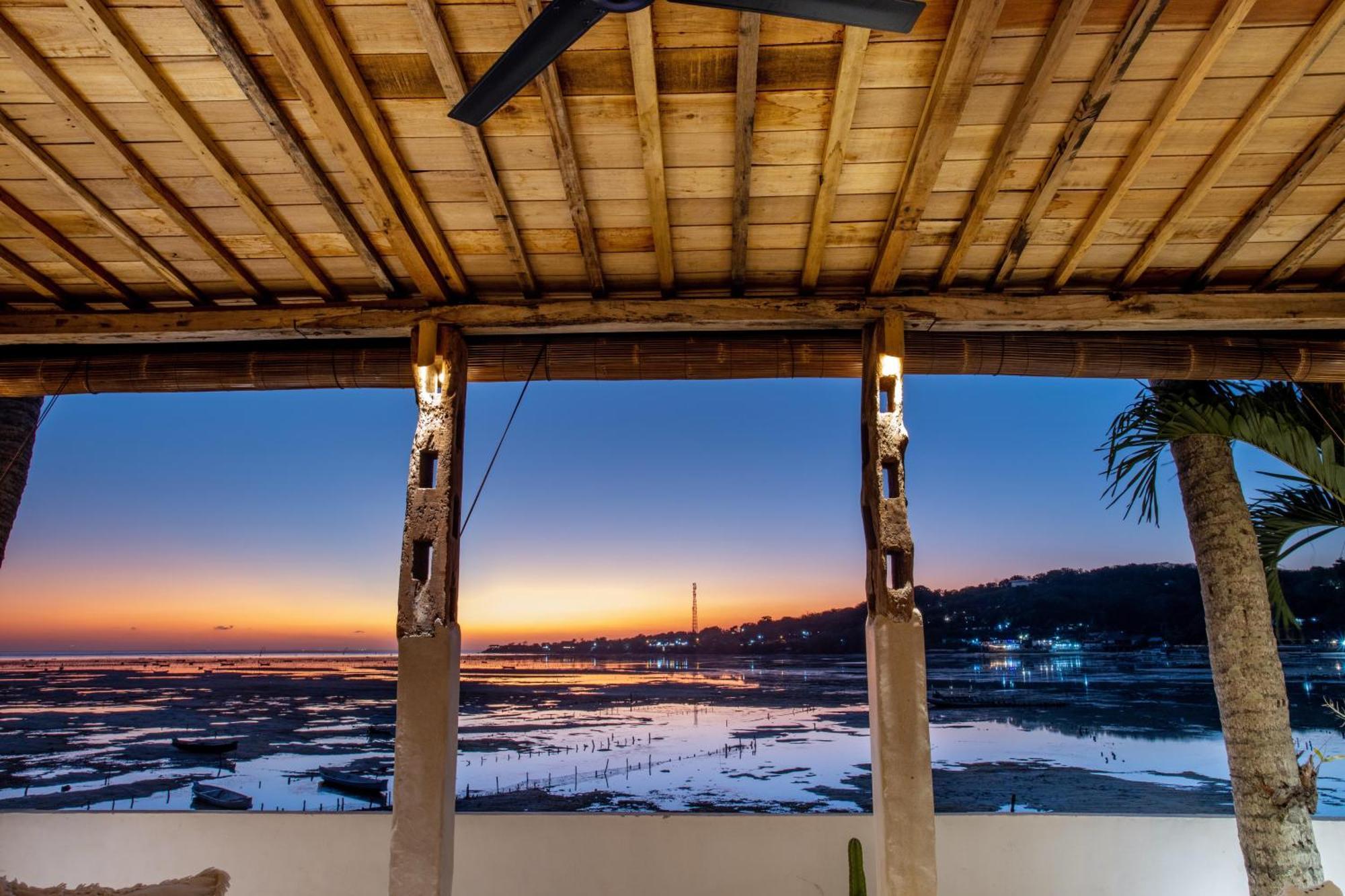 Sunset House Ceningan, 10 Person Beachview Private Villa Нуса-Лембонган Екстер'єр фото